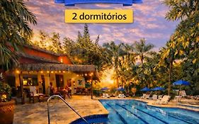 Fabuloso flat 241, Amarílis, Riviera de São Lourenço 3 Piscinas climatizadas SKY 170 canais carregador veiculo eletrico 2 quartos sendo uma suíte internet 500mb Adega, cozinha equipada completa, serviço de praia fim de semana limpeza trocas de toalha